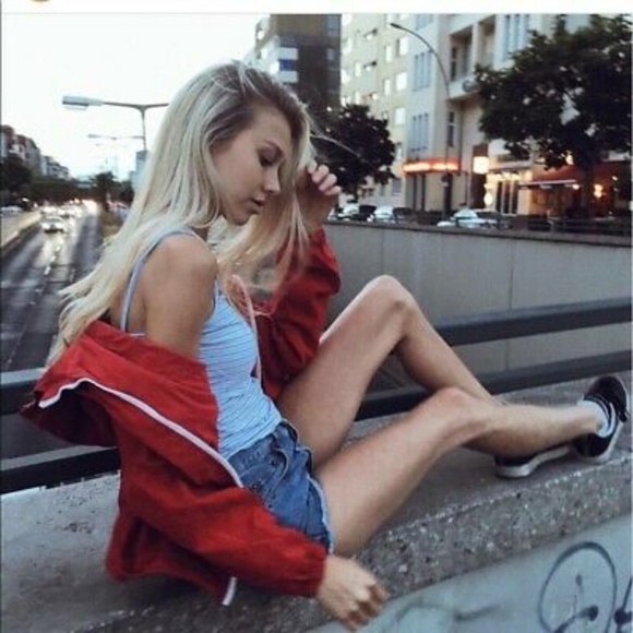 Brandy Melville Krissy Jacket - Picture 3 of 3